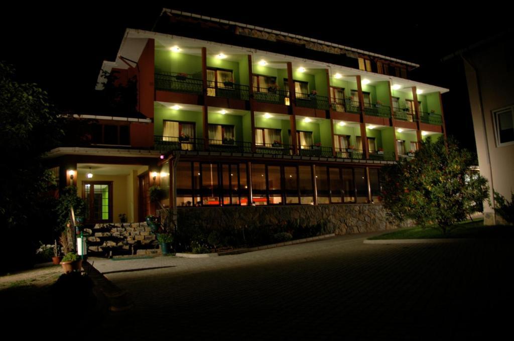 Rhebas Hotel Riva Exterior photo